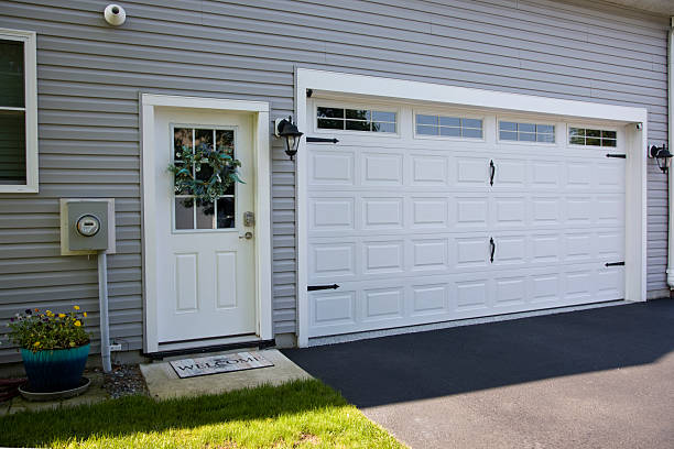 24/7 Emergency Garage Door Panel Replacement experts in Walnut Cove, NC